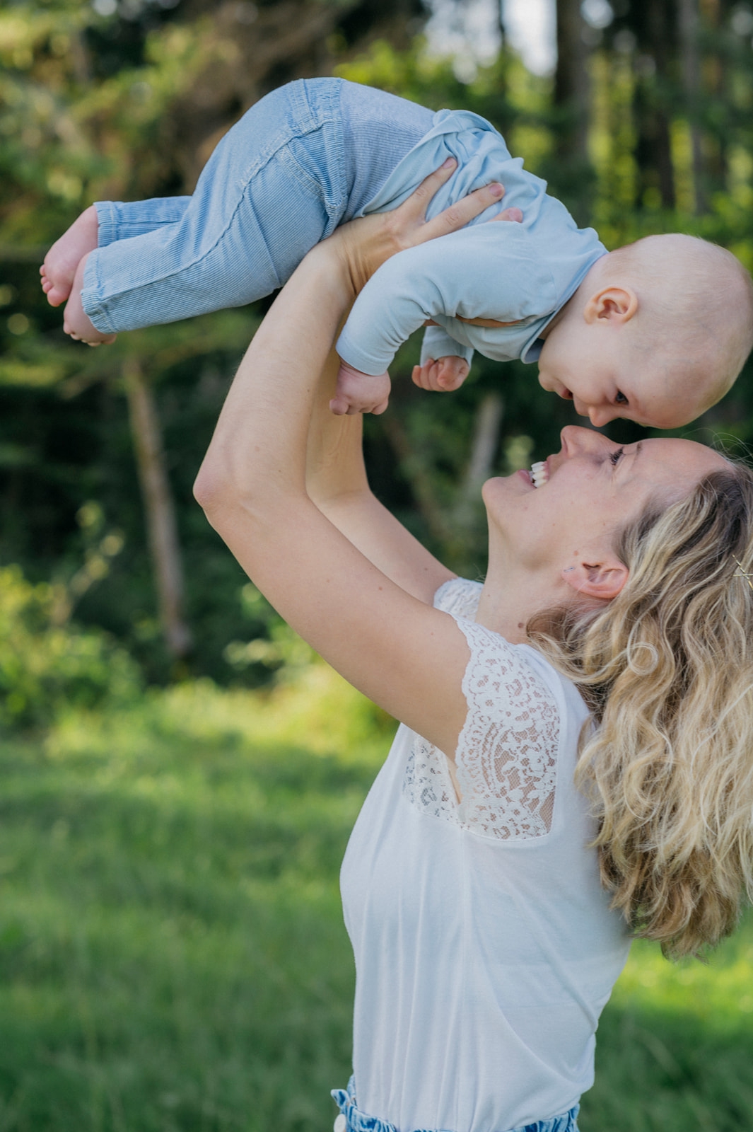 Familienshooting in Muenchen, Muter mit Baby